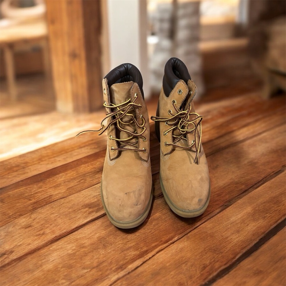 Women Timberland Linden Woods Waterproof Boot. 
Size 7.5